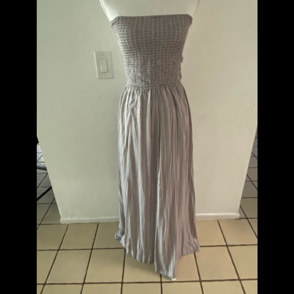 MAXI DRESS by Elan. New with tags.